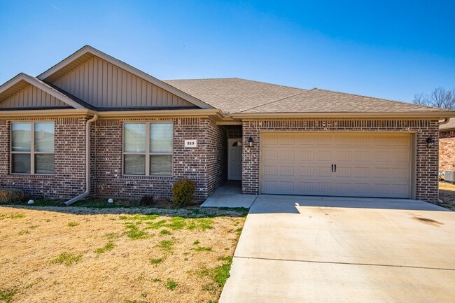 Building Photo - ***213 Alder Street***