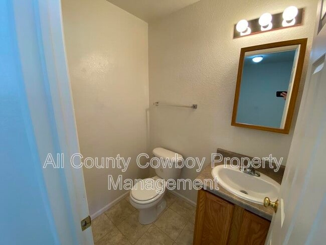 Photo - 710 W 2nd Ave