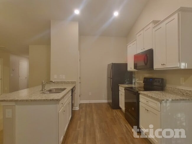 Photo - 320 Waterstone Dr