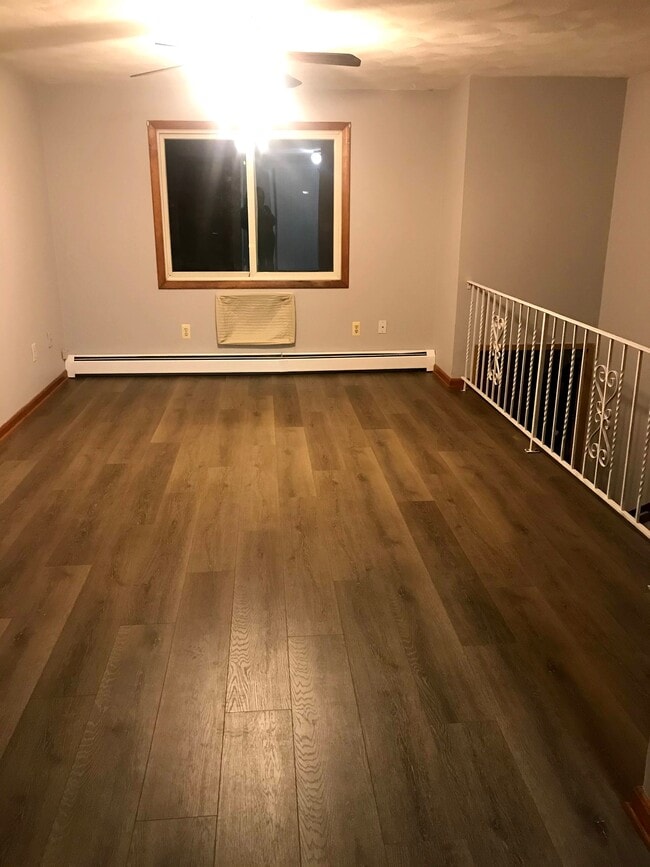Photo - 15 Burns St Unit Spacious 2Bedroom  2