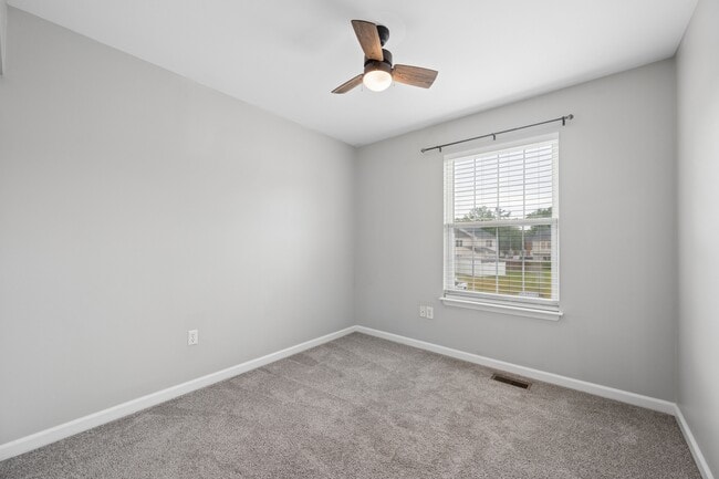 Photo - 411 Old Oak Pl