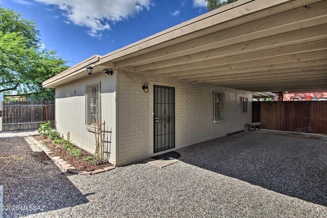 Photo - 2761 N Dodge Blvd