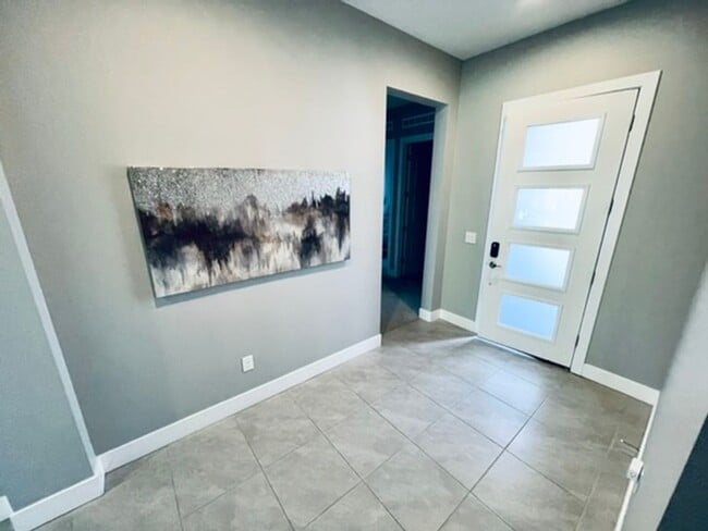 Photo - Absolutely beautiful single story home in ...