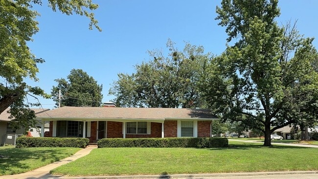 Building Photo - Discover this wonderful 3-bedroom, 2-bath home in Tulsa situated on a corner lot!