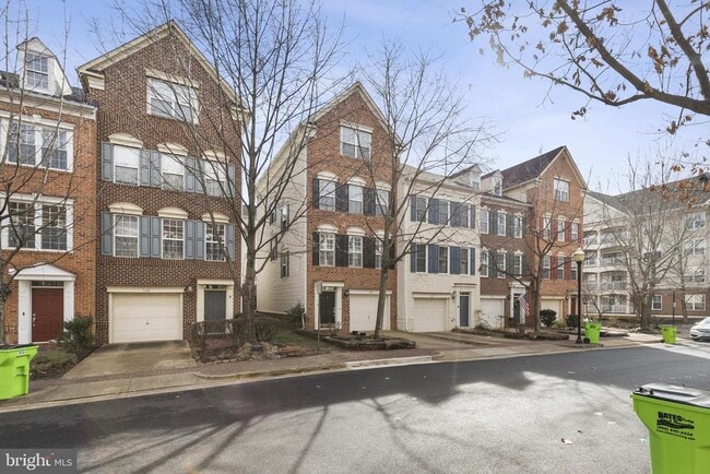 Building Photo - 170 Barrett Pl