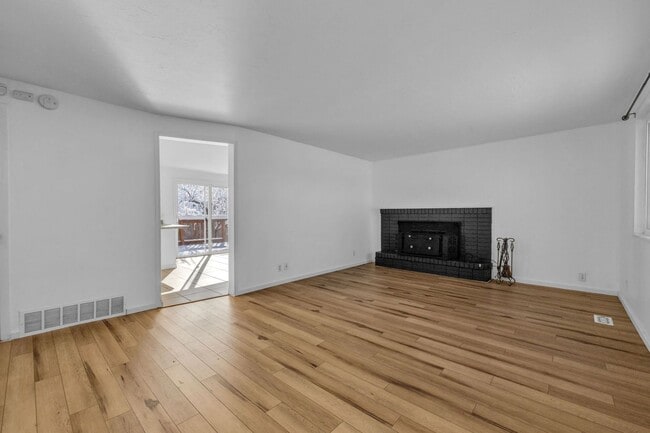 Photo - 5 Bedroom 3 Bathroom Home in Sandy!