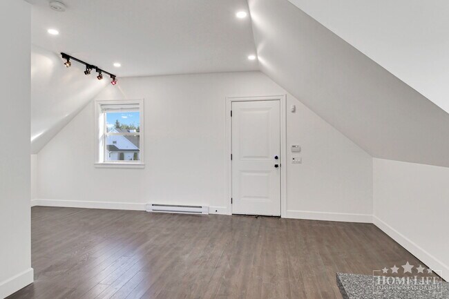 Photo - 1 Bed, 1 Bath Coach House with Den for Rent in Langley! Unité Coach House