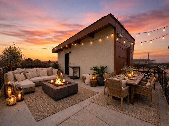 Building Photo - 222 S Olive St