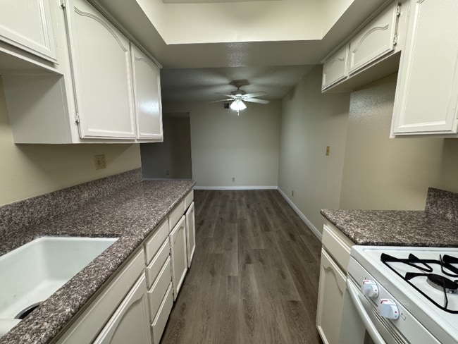 Photo - 515 E Elmwood Ave Unidad 104