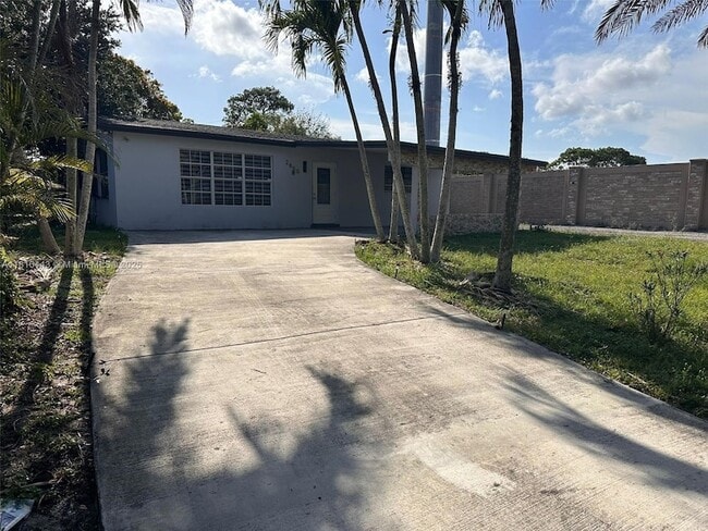 Photo - 2850 N 62nd Ave House