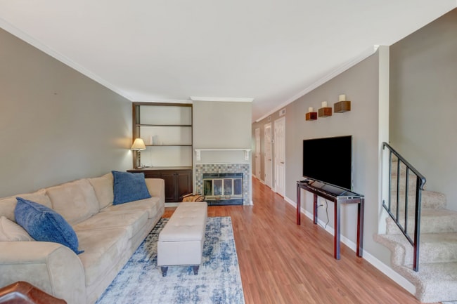 Photo - 211 Brattlesboro Pl