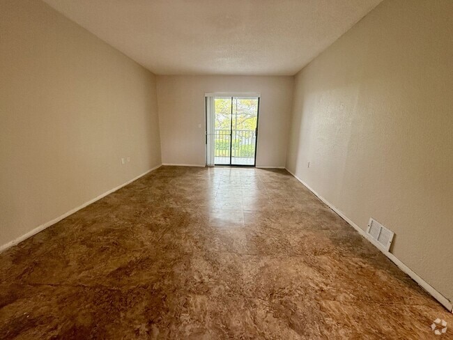 Building Photo - 2 bed 1 bath condo in Garden Walk