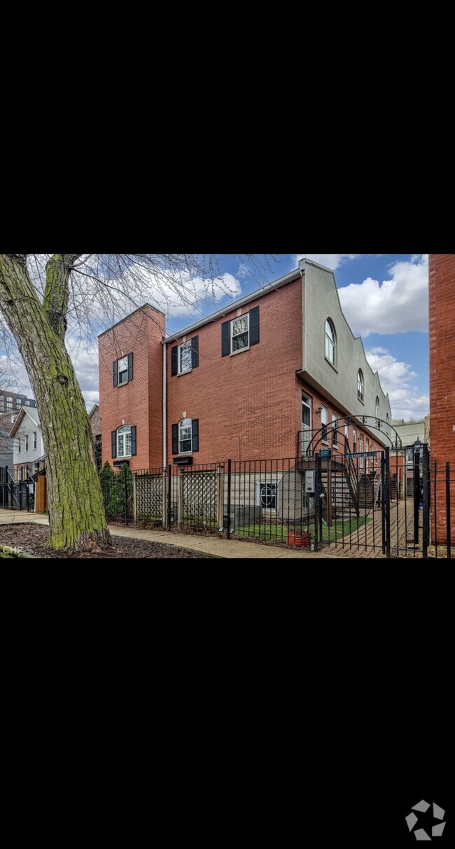 Crystal St TownHouses - 1733 W Crystal St Rental