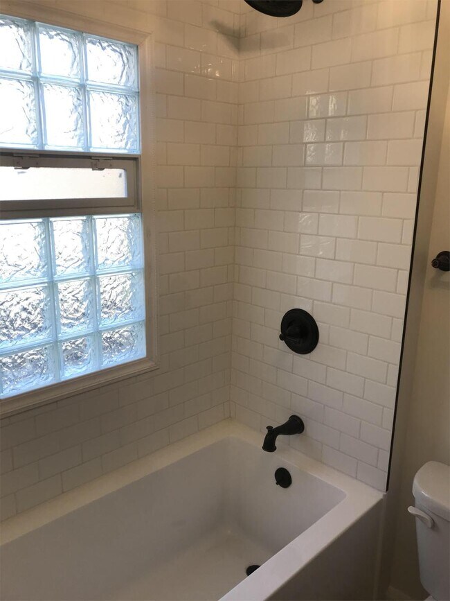 31 Fargo Ave Unit Lower Rear