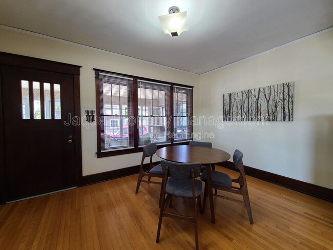 Photo - 811 Market St