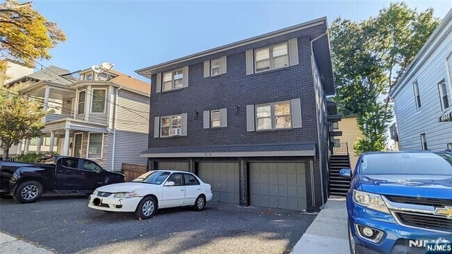 Building Photo - 401 Undercliff Ave Unit B1 Rental