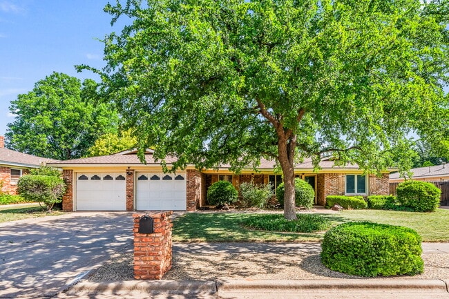 Spacious Home in Southwest Lubbock w/ Office - Spacious Home in Southwest Lubbock w/ Office