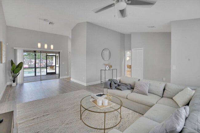 Photo - 13834 Geranium Pl