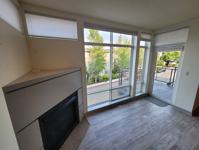Photo - Spacious Kirkland Central Condo for Rent.