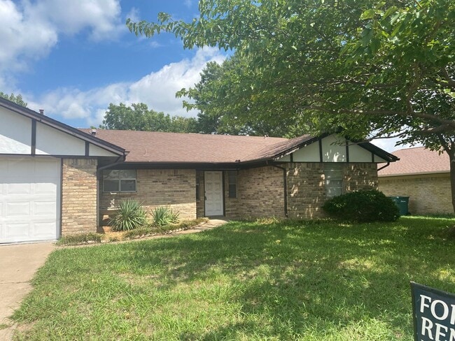 Building Photo - 3/2 off Loy Lake in Sherman! Rental
