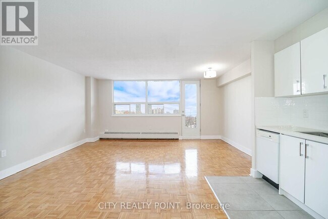 Photo - 1500 Bathurst St Unité 504