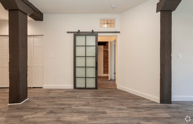 !BR 1BA With Den 1000 SF - Thames Point