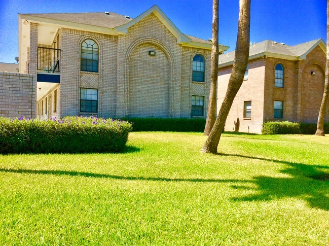 Las Violetas Town Home Apartments