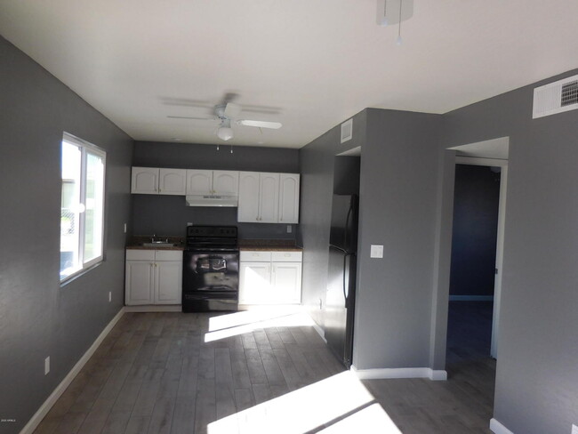 Building Photo - 1146 W Apache St Unit Apt 1