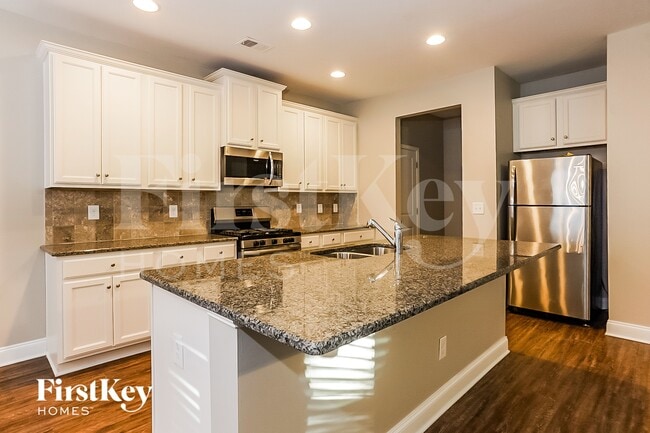 Photo - 67 Castlemoor Loop