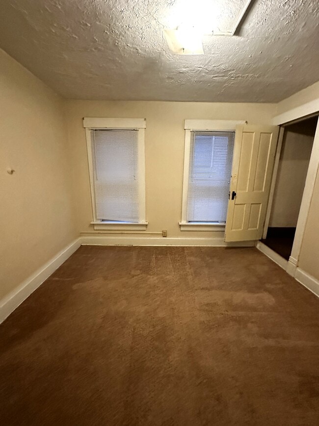 Photo - 332 W Hubbard Ave