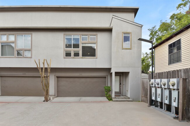 Building Photo - 241 N Lenox St