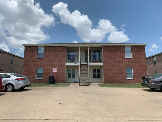 Building Photo - 3301 Toledo Dr Unit Apt D
