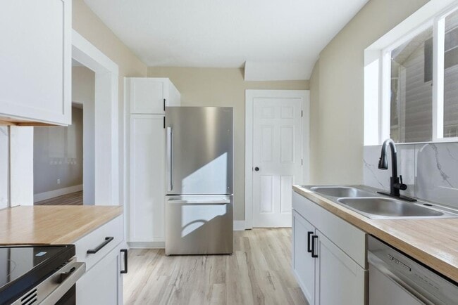 Photo - 2221 Eby Ave