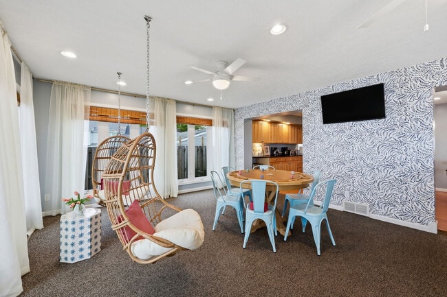 Building Photo - 5855 Shore Dr