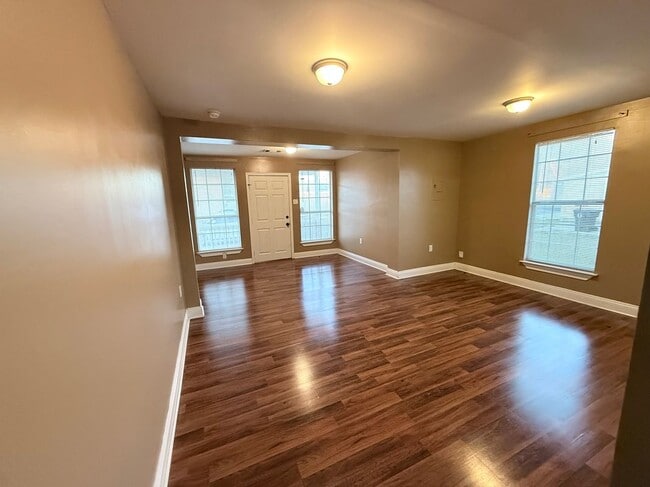 Photo - 2560 Madrid St