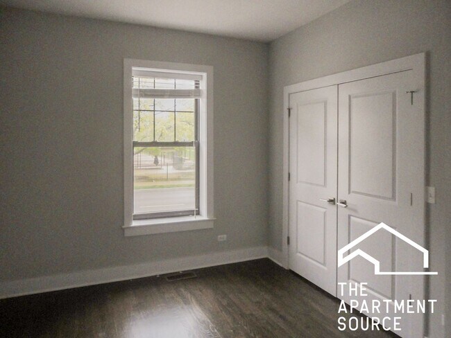 Photo - 1952 W Nelson St Unit 1W