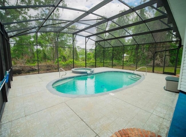 Photo - 720 NW Zack Dr