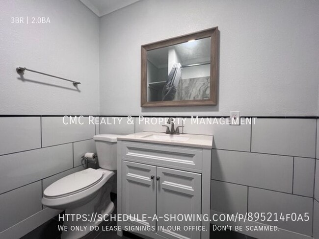 Photo - 1932 W 76th St