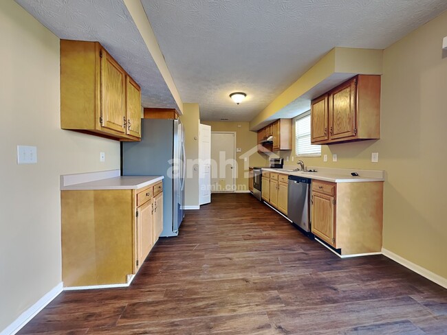 Photo - 18 Robin Way