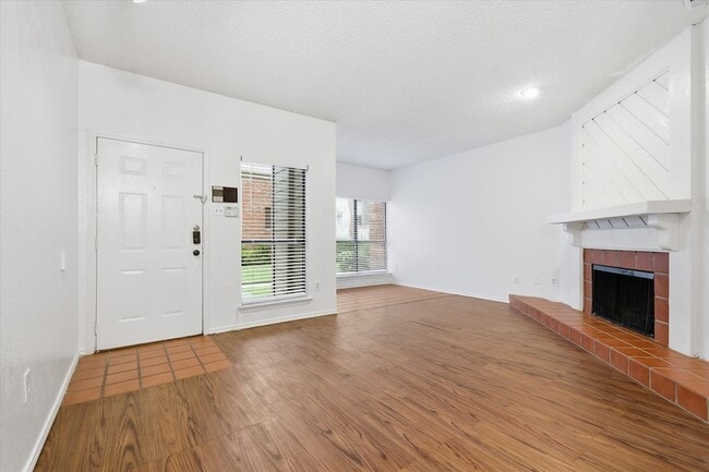 Photo - 9600 Royal Ln Unidad 506