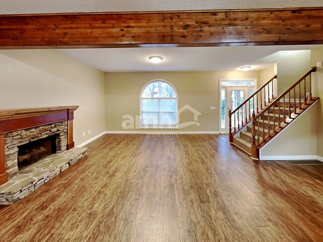 Photo - 2020 Foster Dr