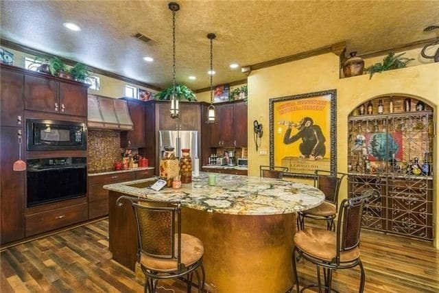 Photo - 1205 Beaconsfield Lane