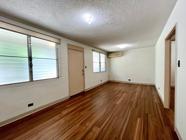 Building Photo - Punchbowl: Renovated 2 Bed, 1 Bath Apartme... Rental