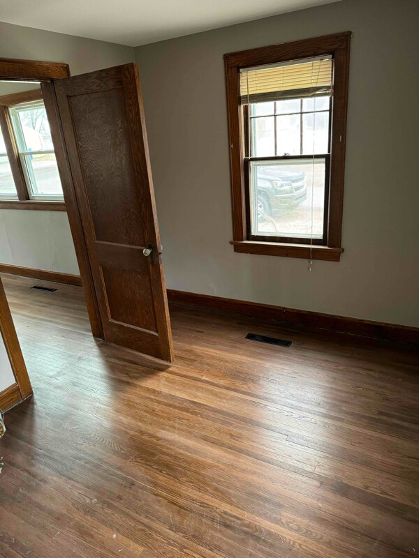 Photo - 503 7th Ave W