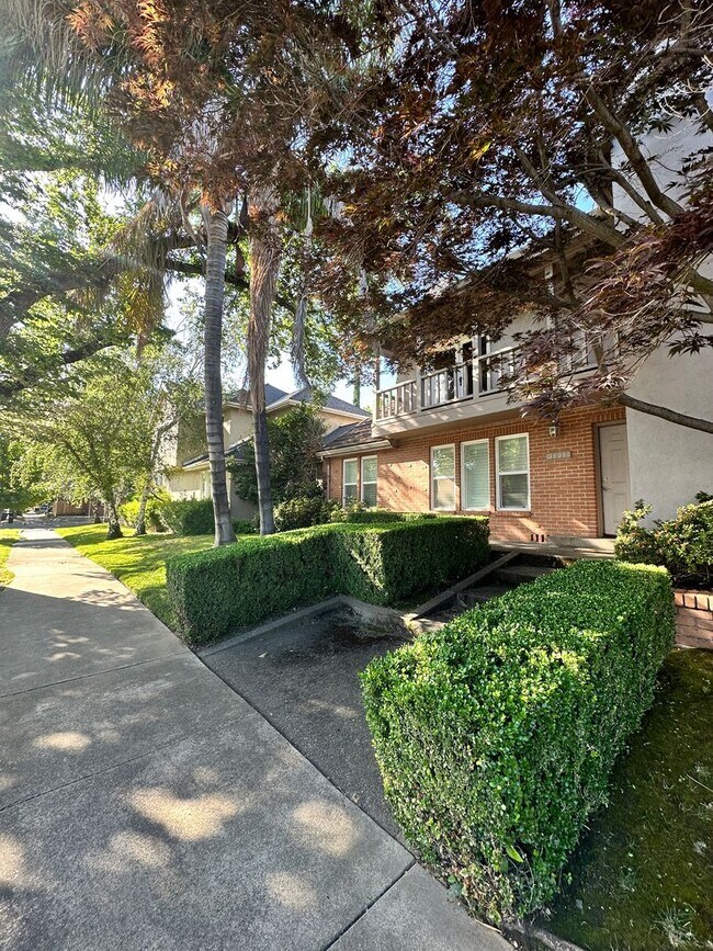 Photo - East Sacramento Stunner with built in pool!