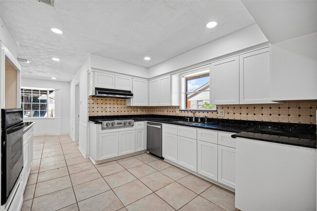 Building Photo - 3910 Chile Dr