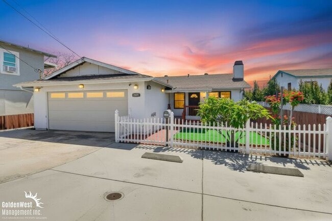 Building Photo - Lovely 3Bdm 2Ba Home with Spacious Outdoor Raised Deck in Lemon Grove!