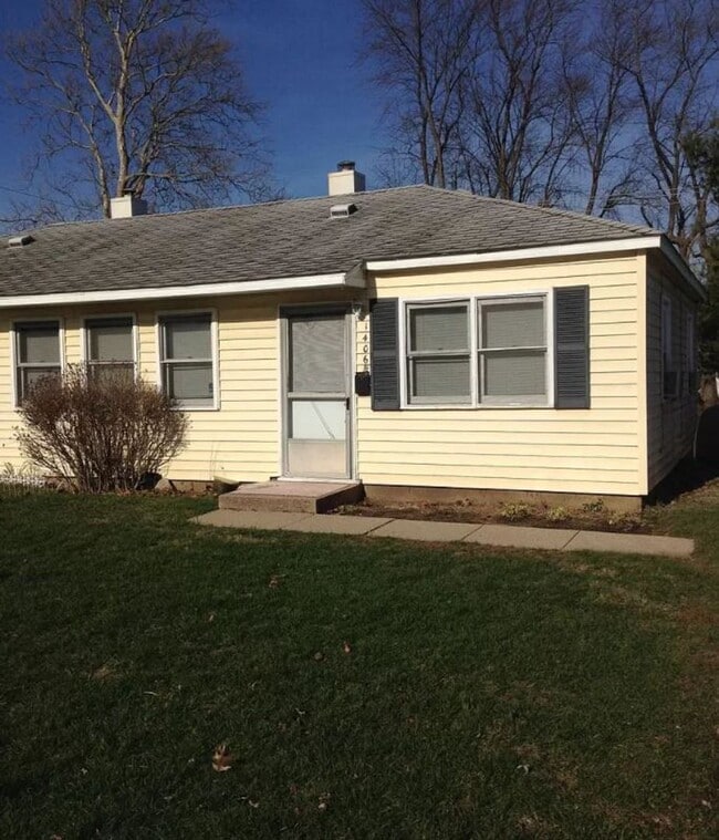 Building Photo - 1406 E Michigan Ave Unit 1406 1/2