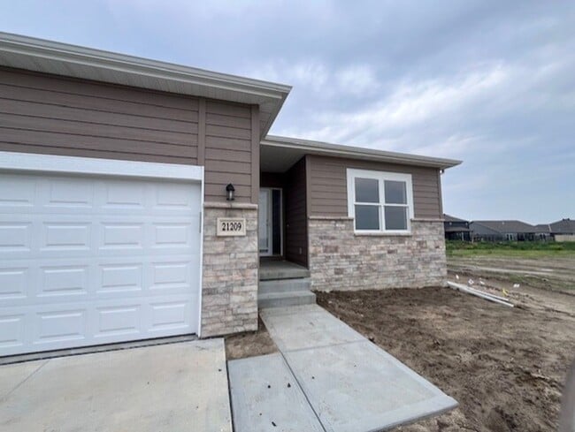 Fresh. Modern. Yours. New Ranch Home in Ar... - Fresh. Modern. Yours. New Ranch Home in Ar...