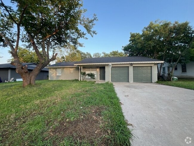 Building Photo - 3316 Shorewood Dr Rental
